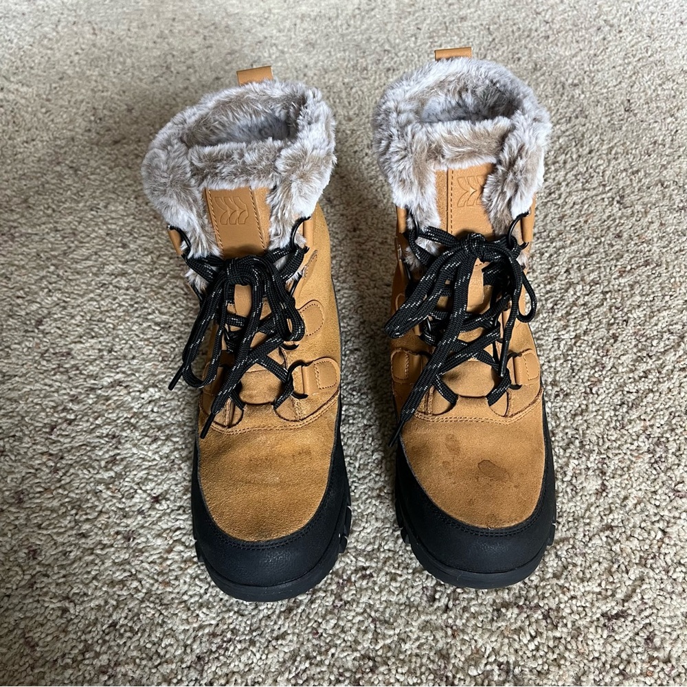 Women's | All in Motion | Tan and Black Winter Boots; Size 7